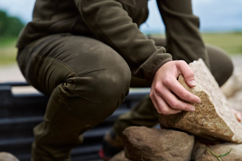 Afbeelding laden in Galerijviewer, Härkila Fjell Trousers Women, dark olive/willow green