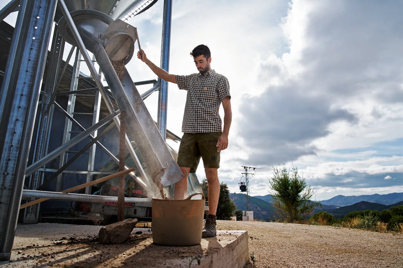 Afbeelding laden in Galerijviewer, Härkila Fjell Shorts, dark olive/willow green
