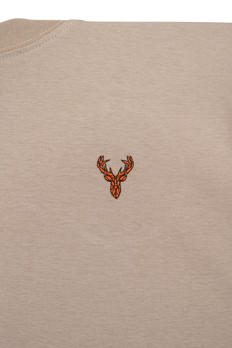 Afbeelding laden in Galerijviewer, Hubertus heren t-shirt met geborduurde hertenkop, beige
