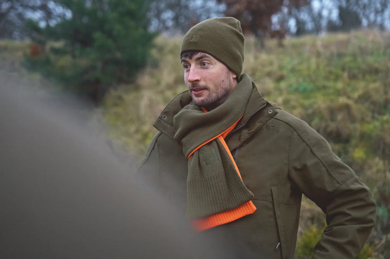 Afbeelding laden in Galerijviewer, Härkila Reversible Scarf, willow green/orange