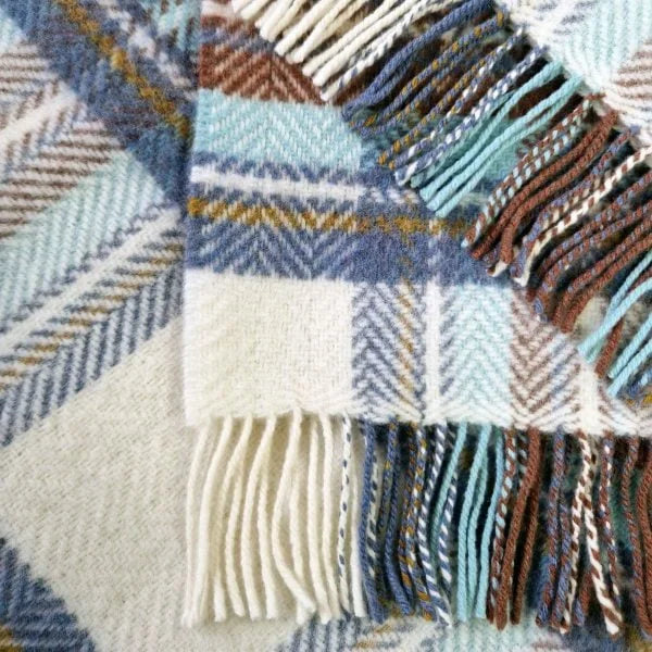 Afbeelding laden in Galerijviewer, John Hanly Merino Cashmere Throw, wit aqua roest