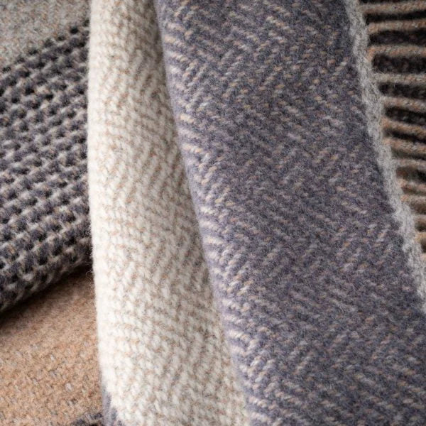 Afbeelding laden in Galerijviewer, John Hanly Merino Cashmere Throw, grijs steen beige