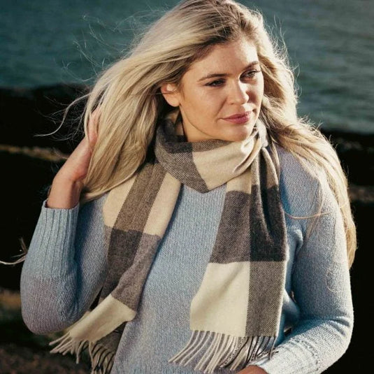 John Hanly Merino Wollen Sjaal, creme bruin blauw