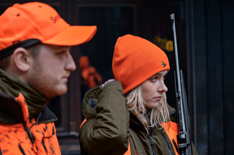Afbeelding laden in Galerijviewer, Seeland Ian Reversible Beanie, Hi-Vis orange/pine green