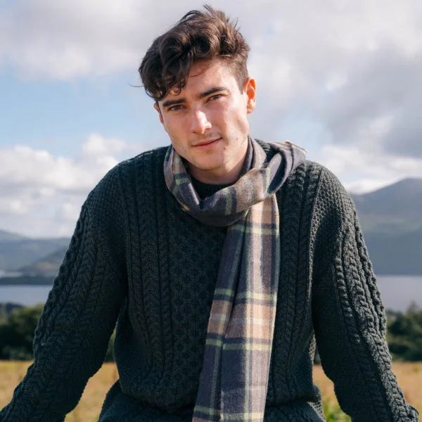 Afbeelding laden in Galerijviewer, John Hanly Merino Scarf 192