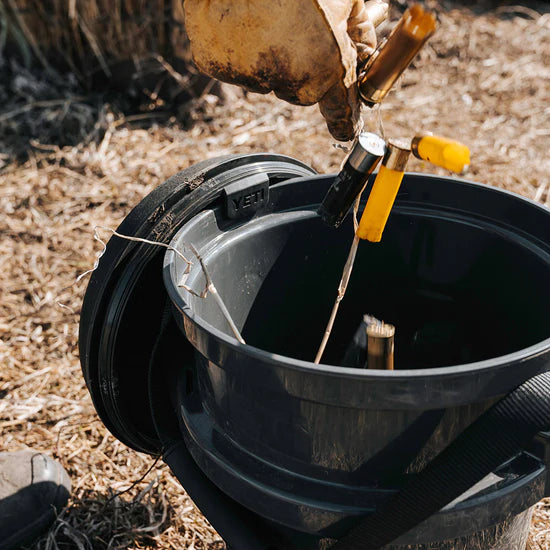 Afbeelding laden in Galerijviewer, Yeti Loadout Emmer Swivel Seat,black