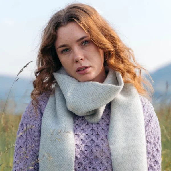 Afbeelding laden in Galerijviewer, John Hanly Merino Cashmere Sjaal, zilvergrijs