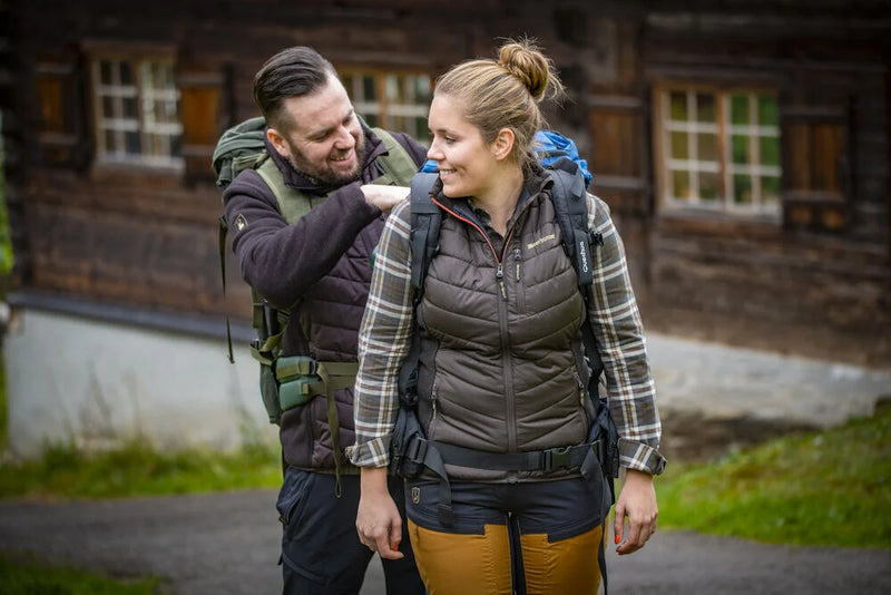 Afbeelding laden in Galerijviewer, Deerhunter Lady Caroline Padded Waistcoat Dark Prune - Het Brabants Jachthuis