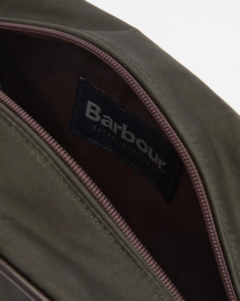 Afbeelding laden in Galerijviewer, Barbour Wax Washbag, olive