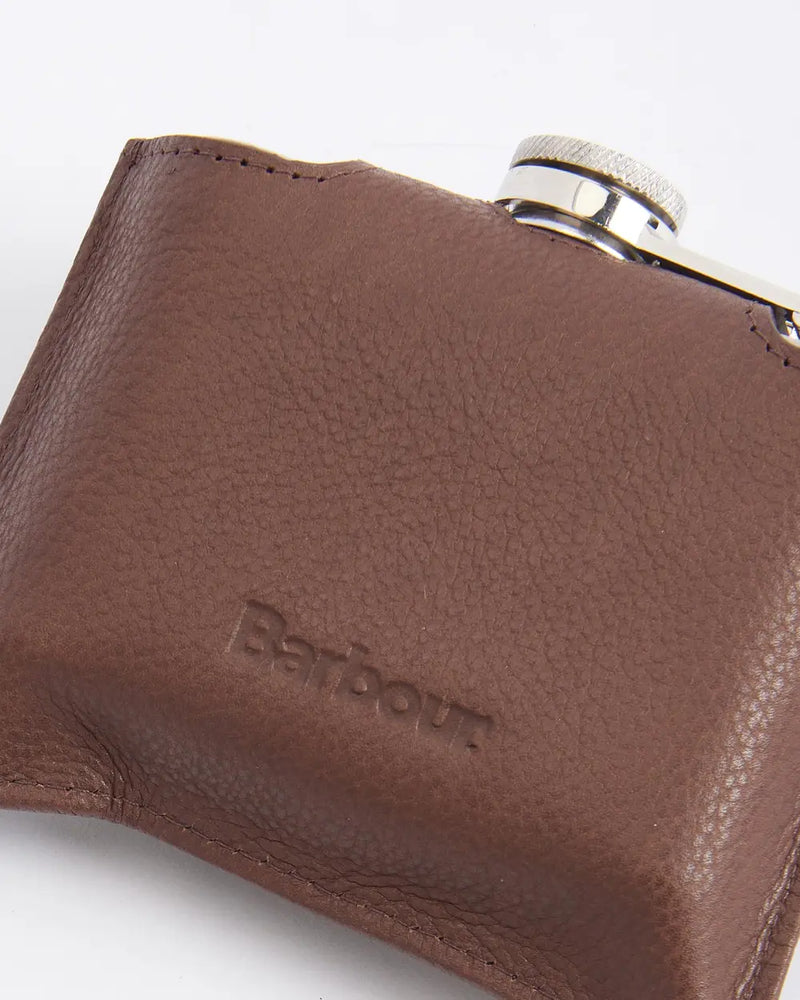 Afbeelding laden in Galerijviewer, Barbour Quilted Padbury Hipflask, dark brown/olive