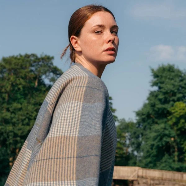 Afbeelding laden in Galerijviewer, John Hanly Sue Cape,creme taupe denim