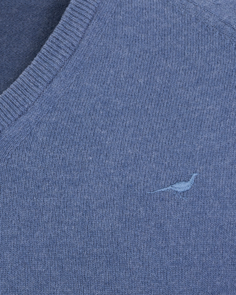 Laksen Trent V-Neck, lamswollen herentrui, loch blue