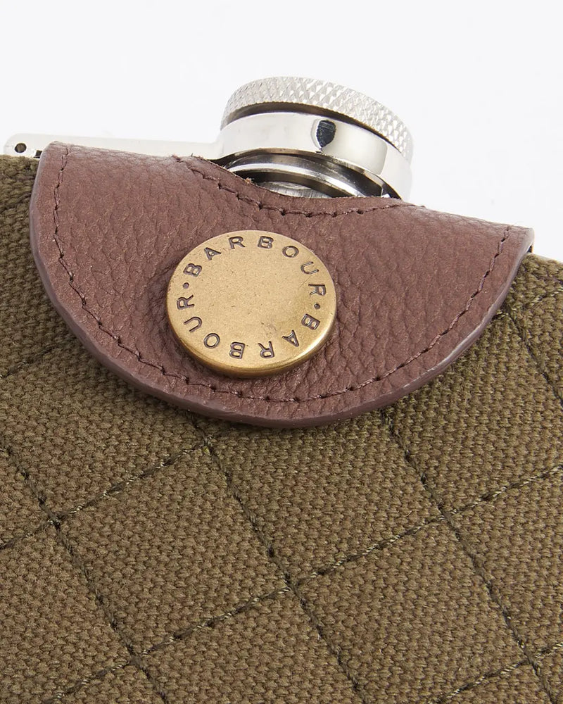 Afbeelding laden in Galerijviewer, Barbour Quilted Padbury Hipflask, dark brown/olive