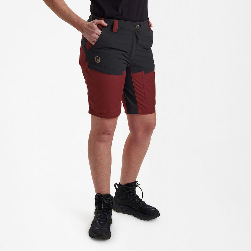 Afbeelding laden in Galerijviewer, Deerhunter Lady Ann Shorts, oxblood red
