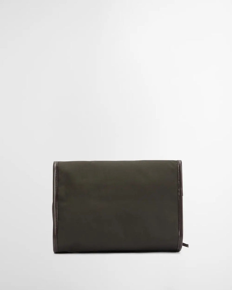 Afbeelding laden in Galerijviewer, Barbour Wax Hanging Washbag, olive