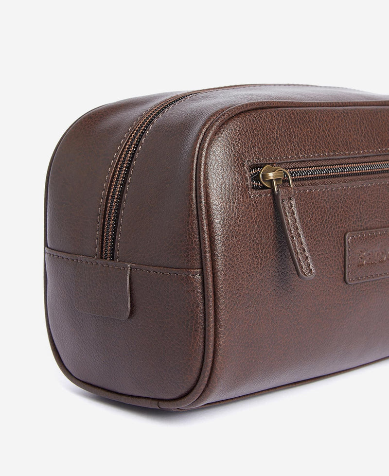 Afbeelding laden in Galerijviewer, Barbour Leather Washbag, dk brown