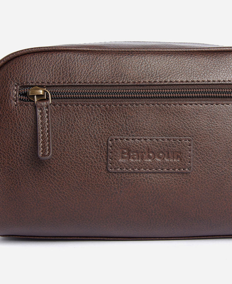Afbeelding laden in Galerijviewer, Barbour Leather Washbag, dk brown