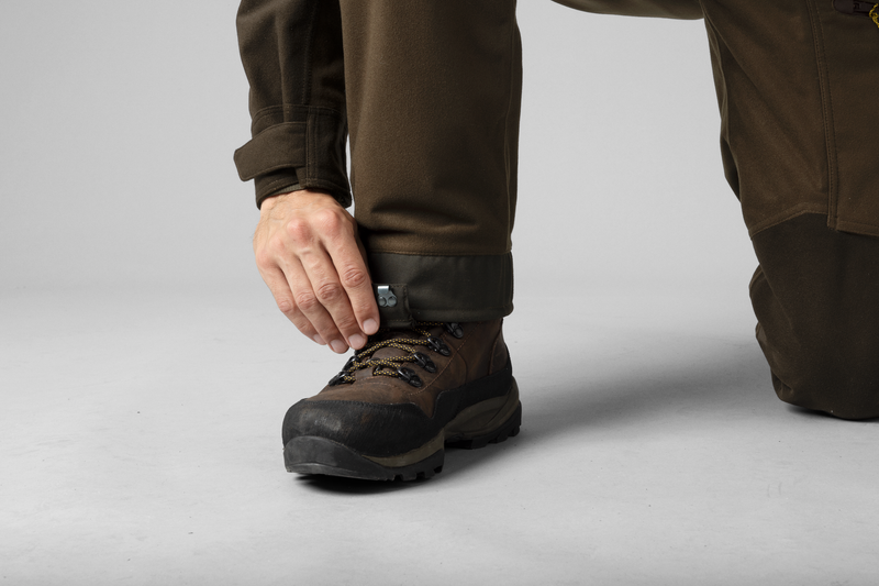 Laden Sie das Bild in Galerie -Viewer, Härkila Forest Hunter GTX Trousers, hunting green/shadow brown
