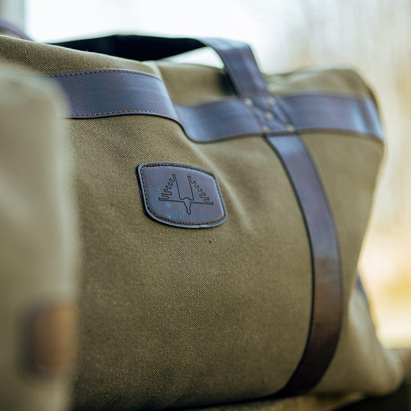 Laden Sie das Bild in Galerie -Viewer, Swedteam Crest Duffel Bag, ivy green
