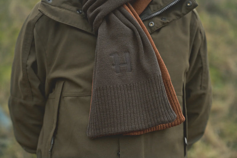 Afbeelding laden in Galerijviewer, Härkila Reversible Scarf, shadow brown/rustique clay
