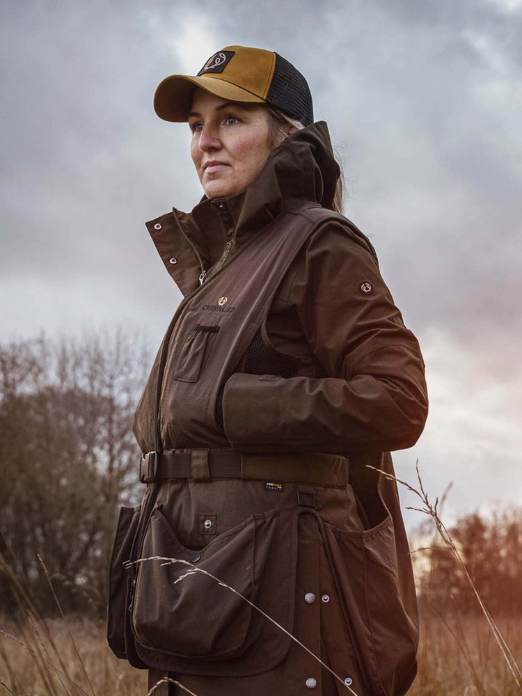 Chevalier Symbol Oiler Cap - Golden Oak Detail