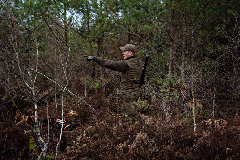 Afbeelding laden in Galerijviewer, Härkila Pro Hunter Leather Waistcoat, willow green
