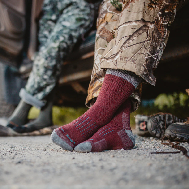 Load image into Gallery viewer, Darn Tough  Hunt heavyweight sock, burgundy
