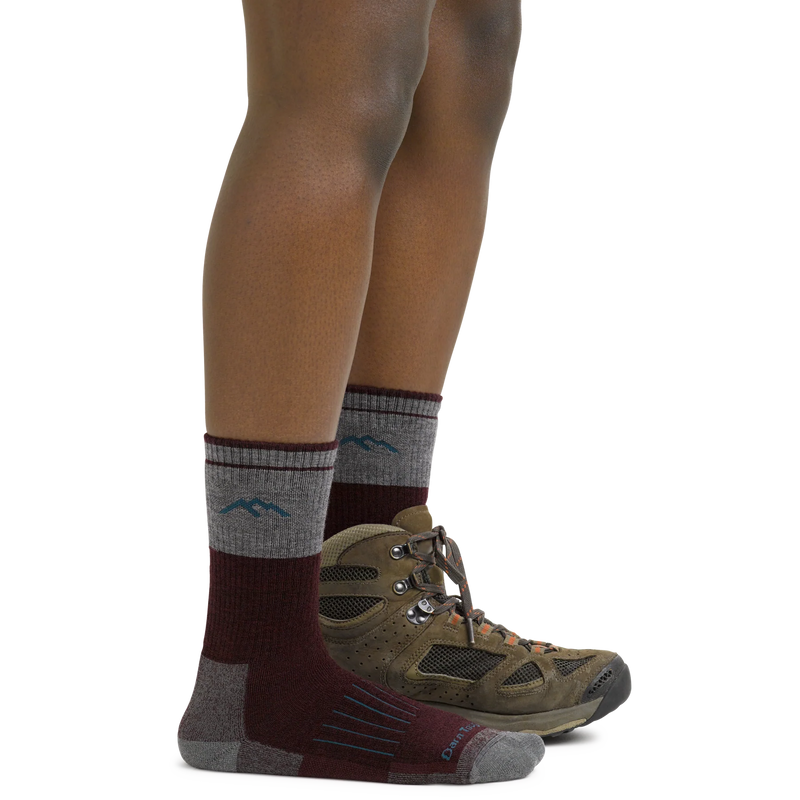 Laden Sie das Bild in Galerie -Viewer, Darn Tough  Hunt heavyweight sock, burgundy
