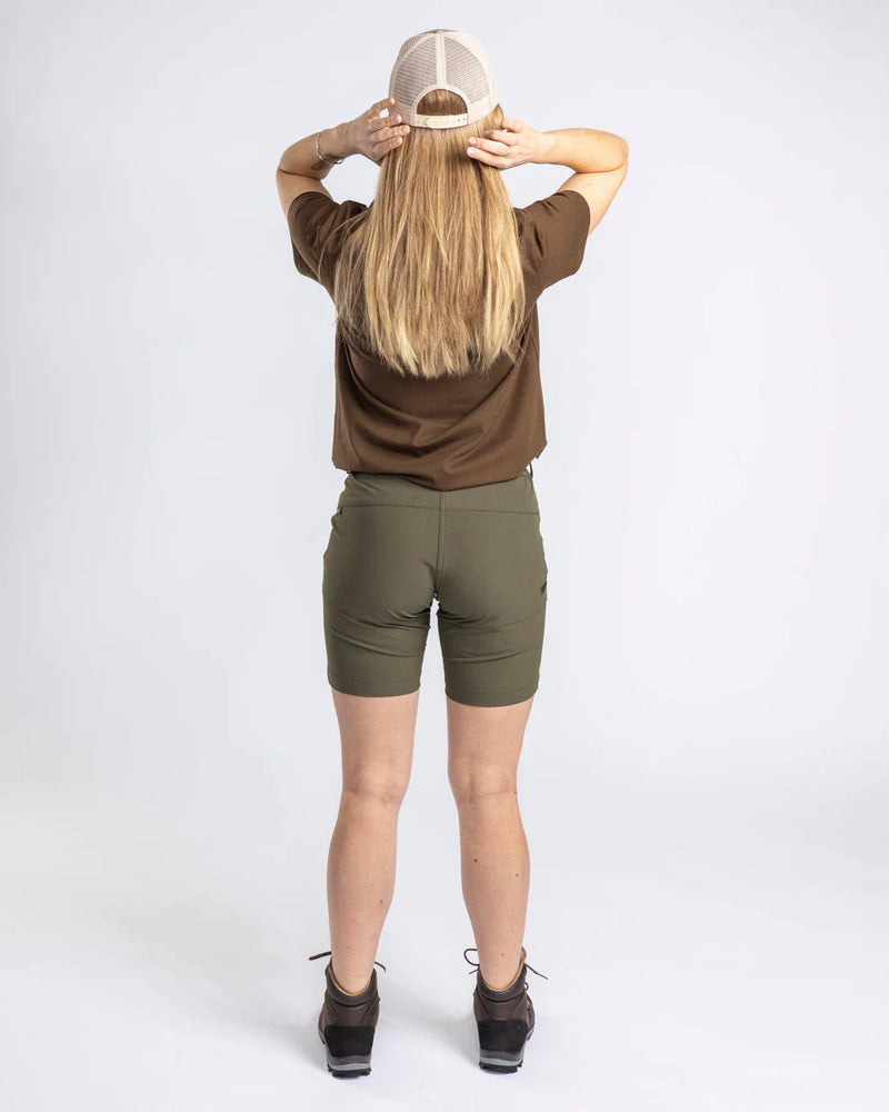 Afbeelding laden in Galerijviewer, Pinewood Abisko Light Stretch Shorts W, moss green
