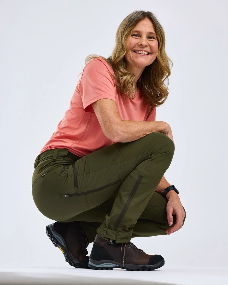 Afbeelding laden in Galerijviewer, Pinewood Abisko Light Stretch Trousers Dames, MossGreen/MossGreen
