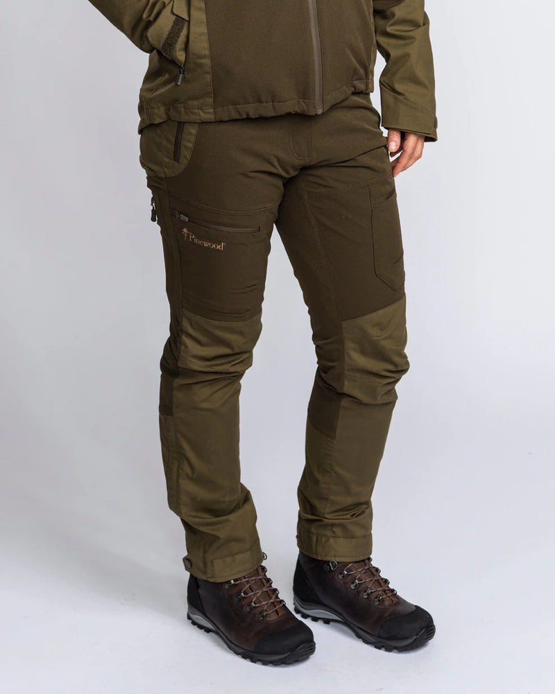 Afbeelding laden in Galerijviewer, Pinewood Finnveden Hybrid Extreme Trousers W, d. olive/h. olive
