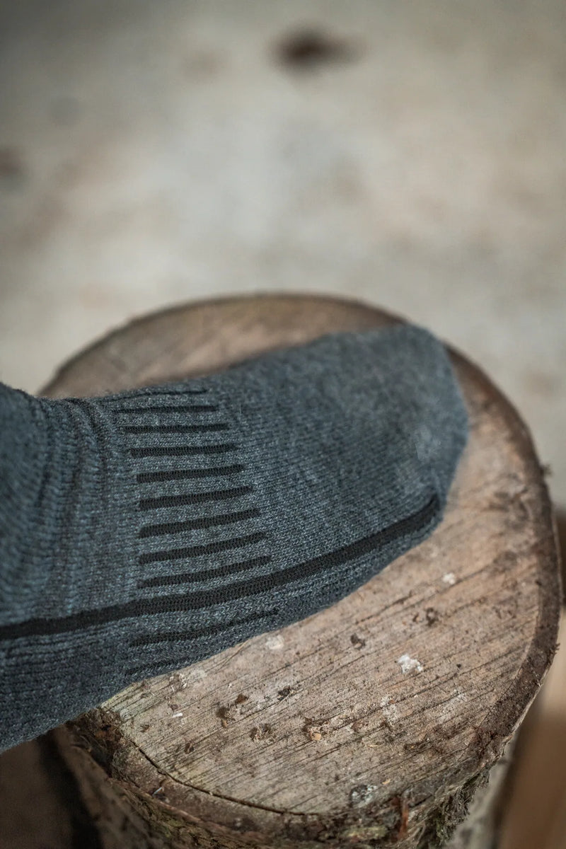 Afbeelding laden in Galerijviewer, Seeland Field Heavy Merino Sock, grey melange/black
