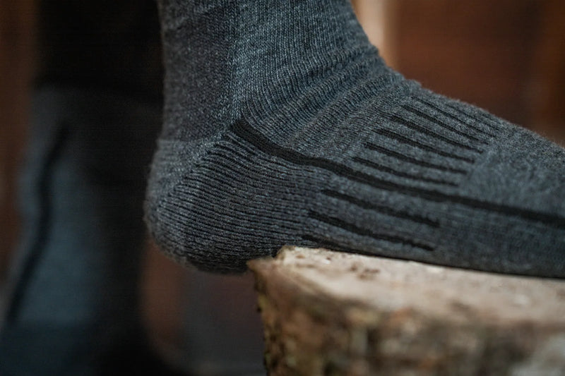 Afbeelding laden in Galerijviewer, Seeland Field Heavy Merino Sock, grey melange/black
