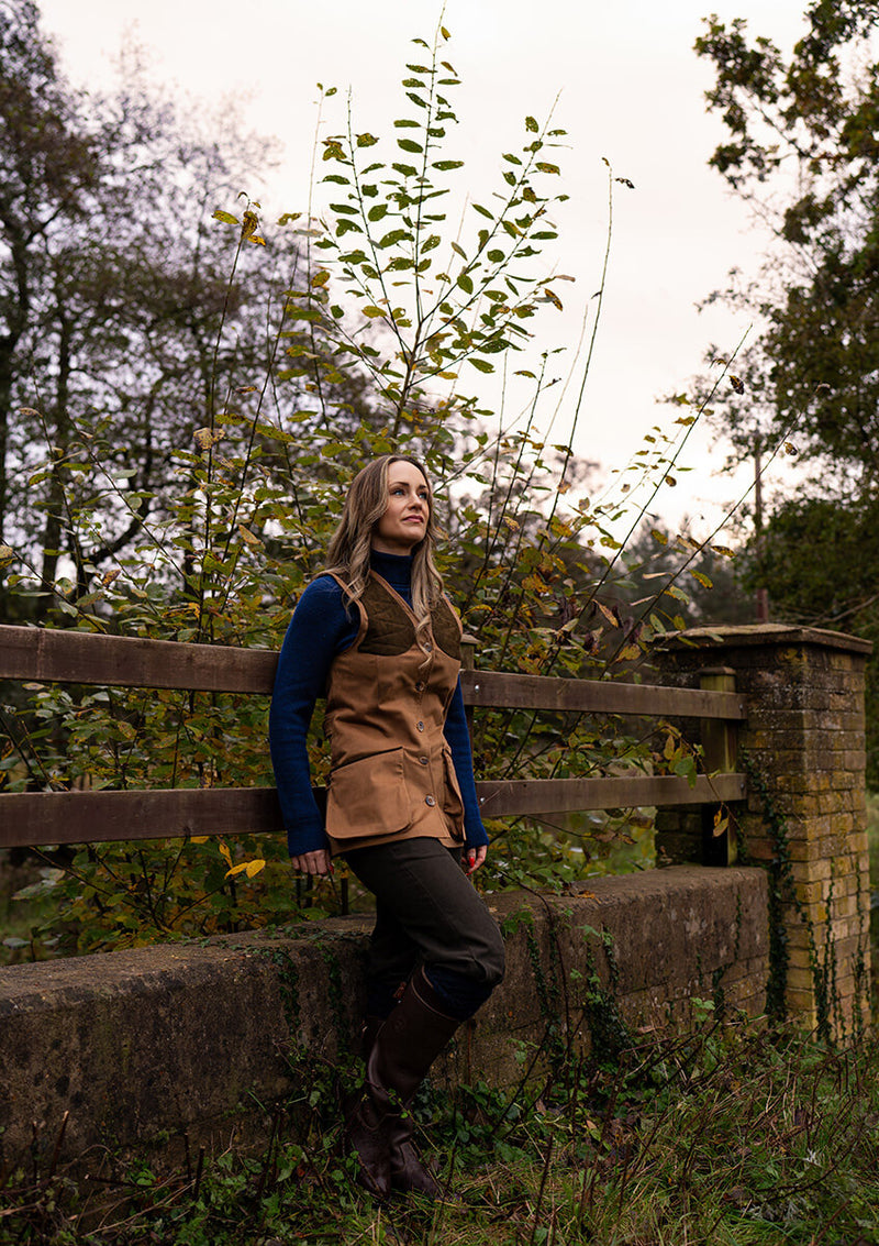 Afbeelding laden in Galerijviewer, Laksen Pennyton Beauly Shooting Vest, camel
