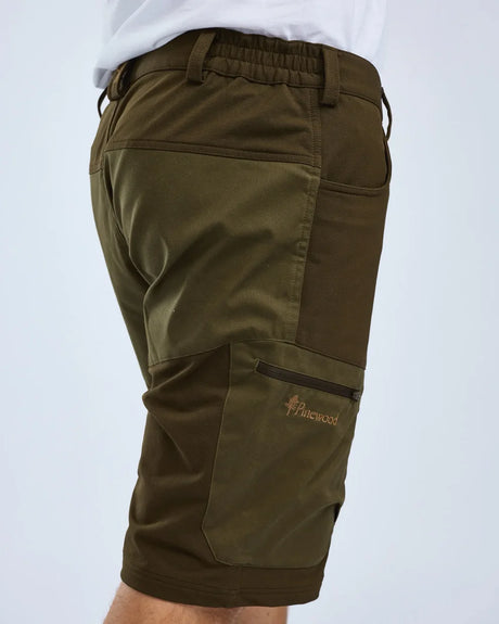 Pinewood Finnveden Hybrid Shorts Men, dark olive/olive