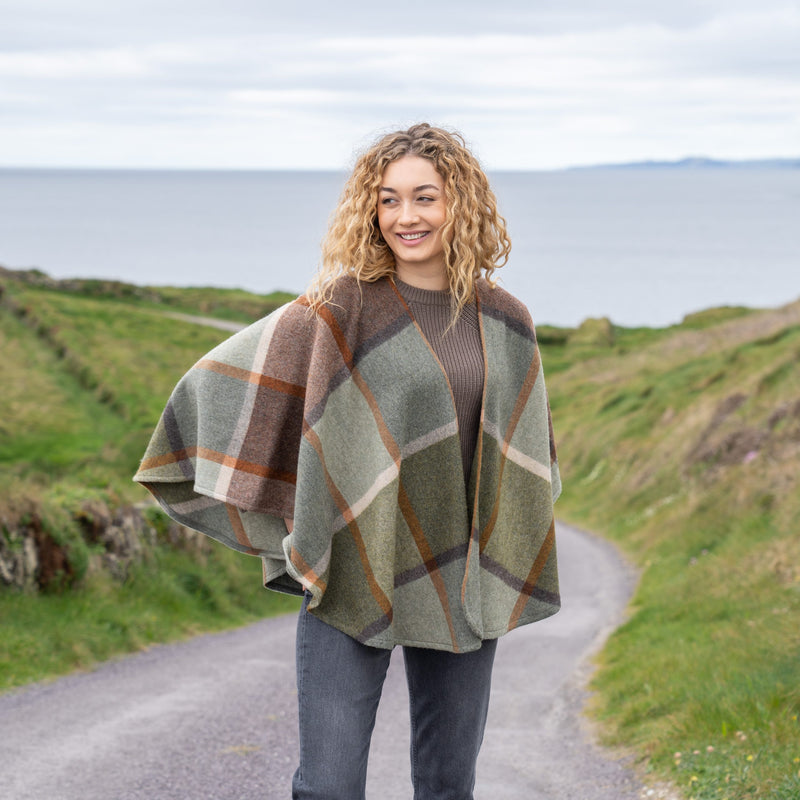 Afbeelding laden in Galerijviewer, John Hanly Sue Cape 714
