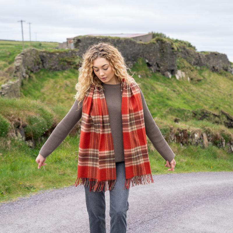 Afbeelding laden in Galerijviewer, John Hanly 100% Merino Wrap 785
