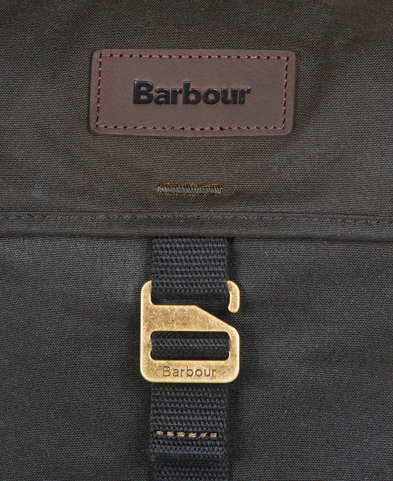 Laden Sie das Bild in Galerie -Viewer, Barbour Essential Wax Backpack, olive
