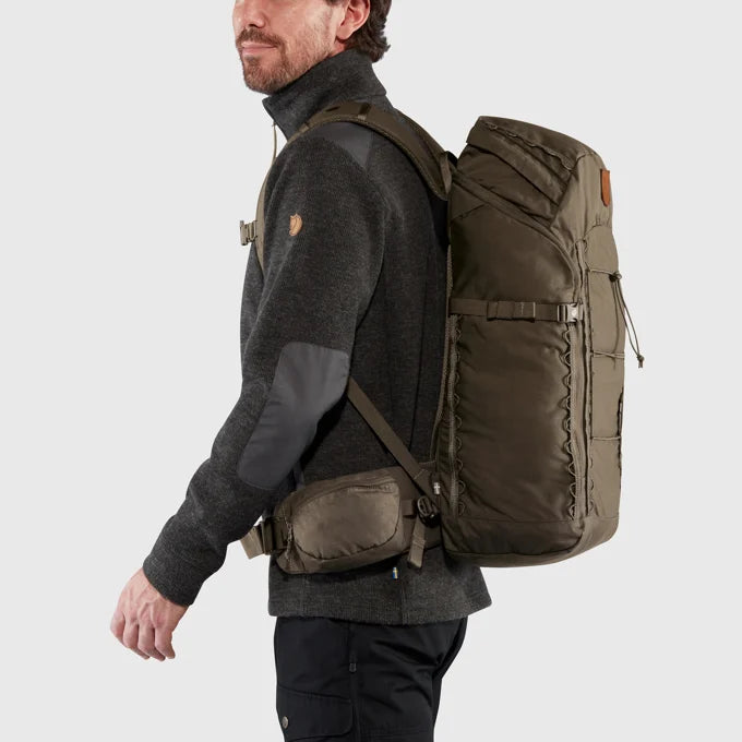 Afbeelding laden in Galerijviewer, Fjällräven Singi 28, backpack, dark olive, 28 liter
