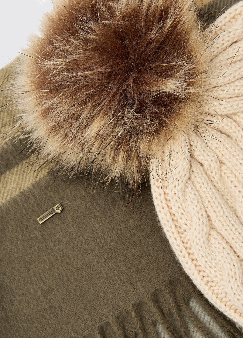 Afbeelding laden in Galerijviewer, Dubarry Foley set muts en sjaal, dusky green
