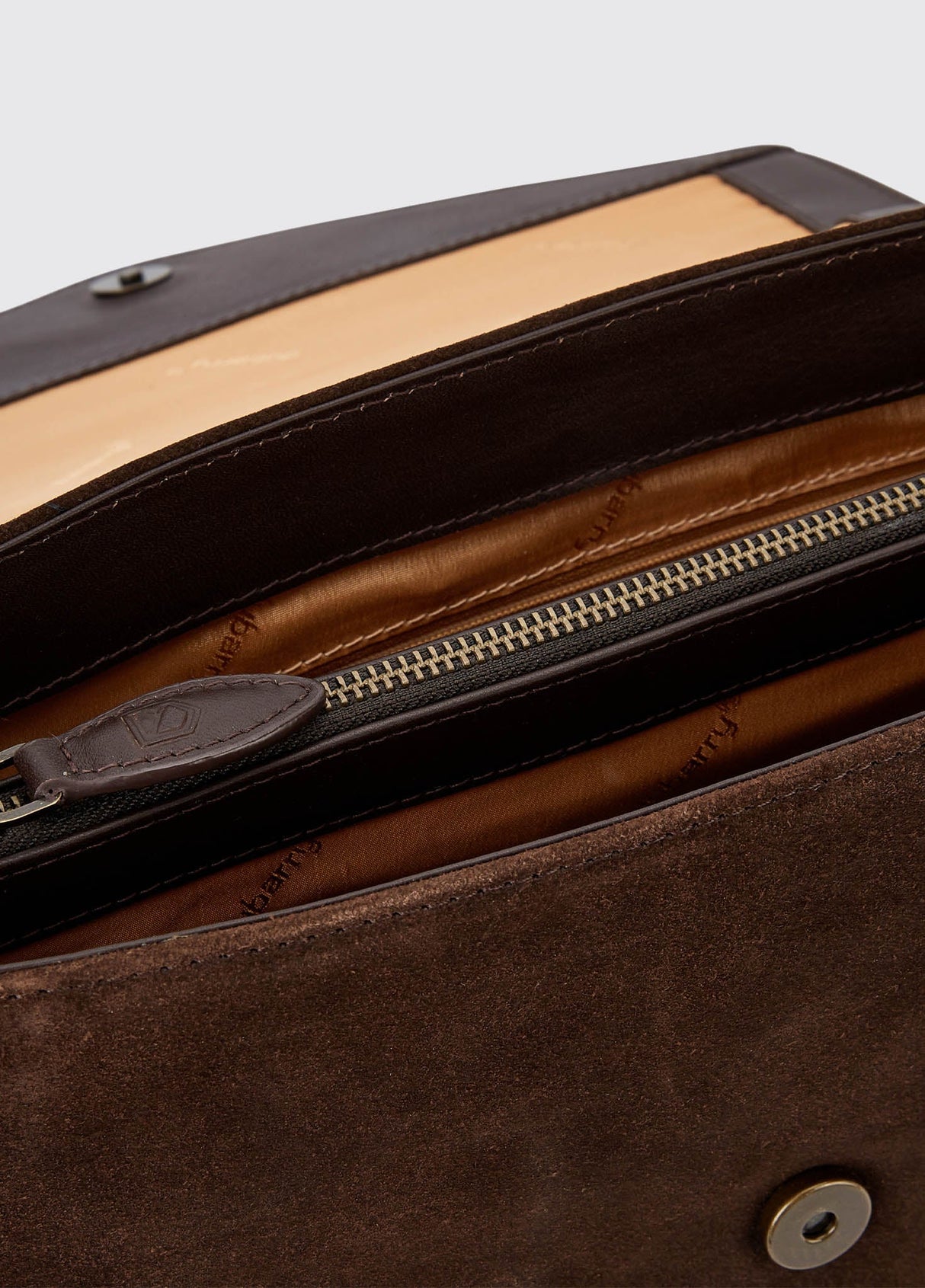Dubarry tas, christchurch cigar