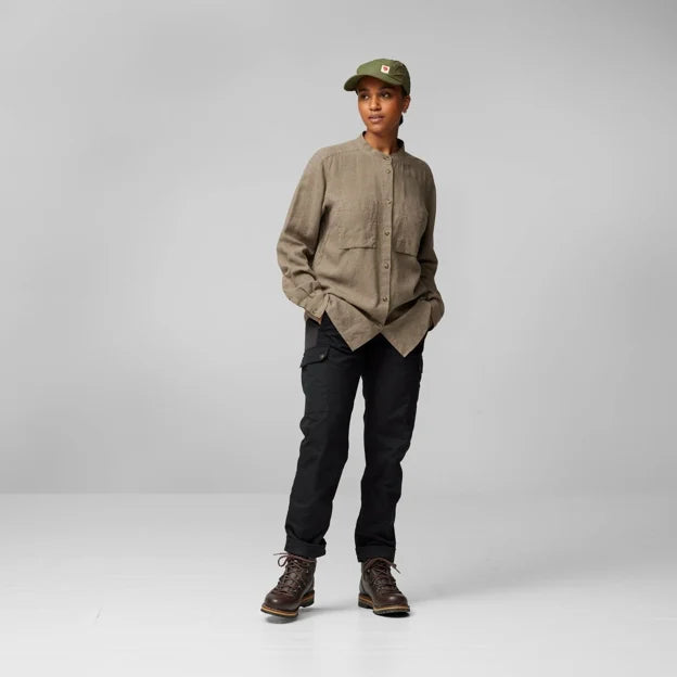 Afbeelding laden in Galerijviewer, Fjällräven Övik Hemp Shirt LS W, suede brown
