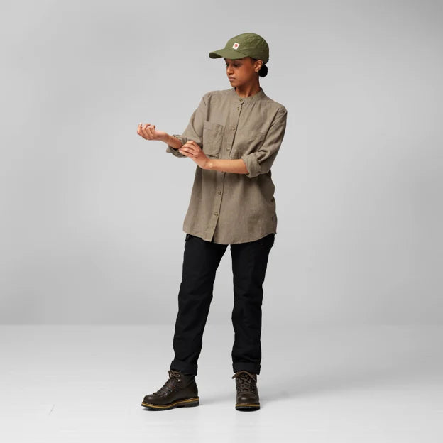 Afbeelding laden in Galerijviewer, Fjällräven Övik Hemp Shirt LS W, suede brown

