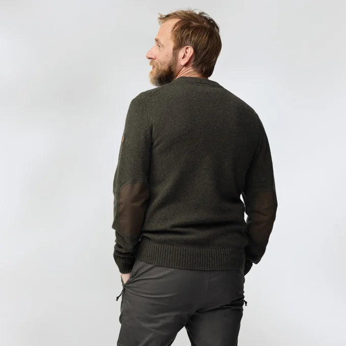 Afbeelding laden in Galerijviewer, Fjällräven Övik Round-Neck Sweater M, dark olive
