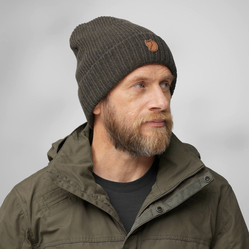 Afbeelding laden in Galerijviewer, Fjällräven Sormland Reversible Beanie, dark olive
