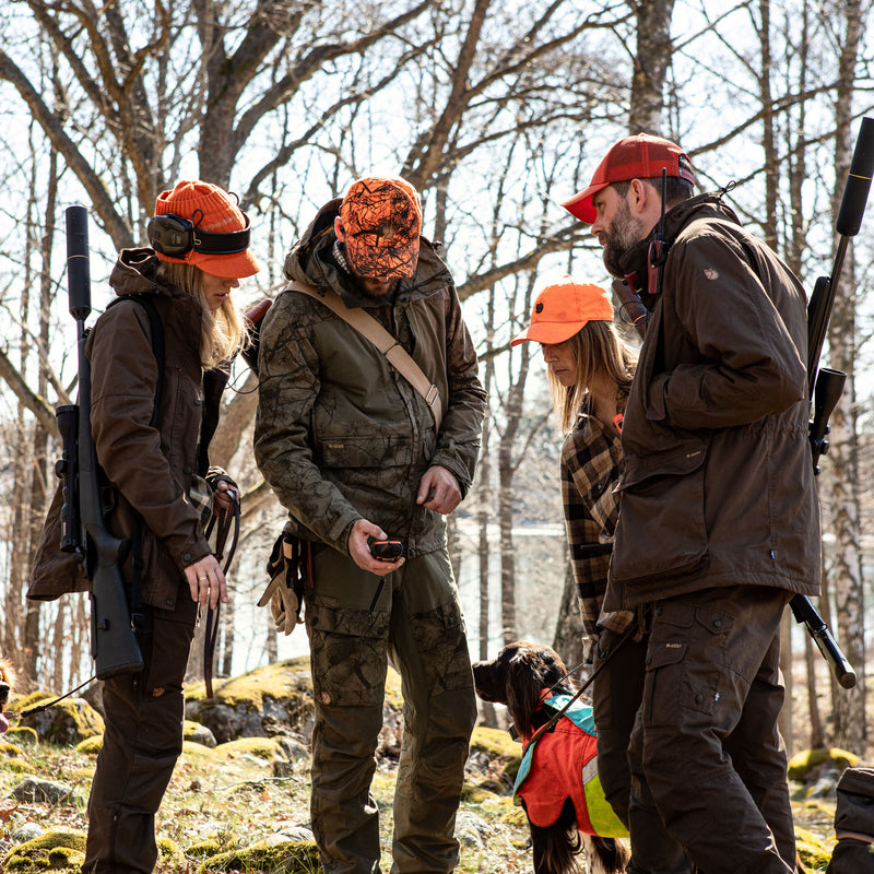 Load image into Gallery viewer, Fjällräven Barents Pro Hunting Trousers M, green camo/deep forest
